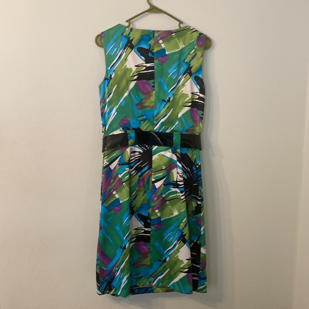 Sleeveless dress with patent leather belt and hidden back zipper. - Picture 3 of 4